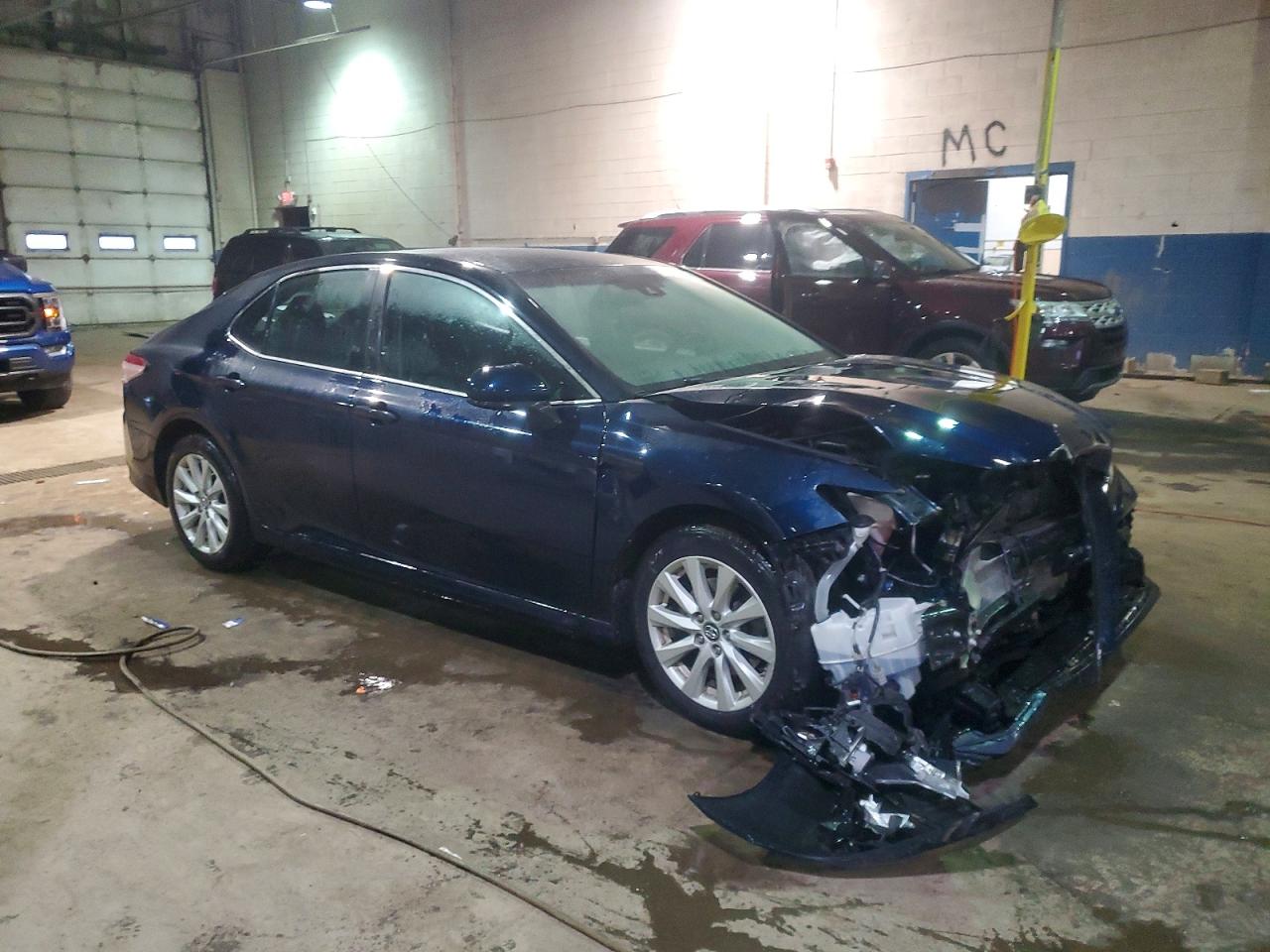 2019 TOYOTA CAMRY LE photo 4