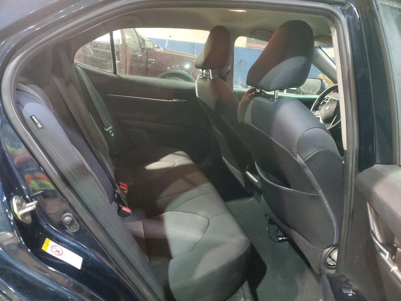 2019 TOYOTA CAMRY LE photo 10