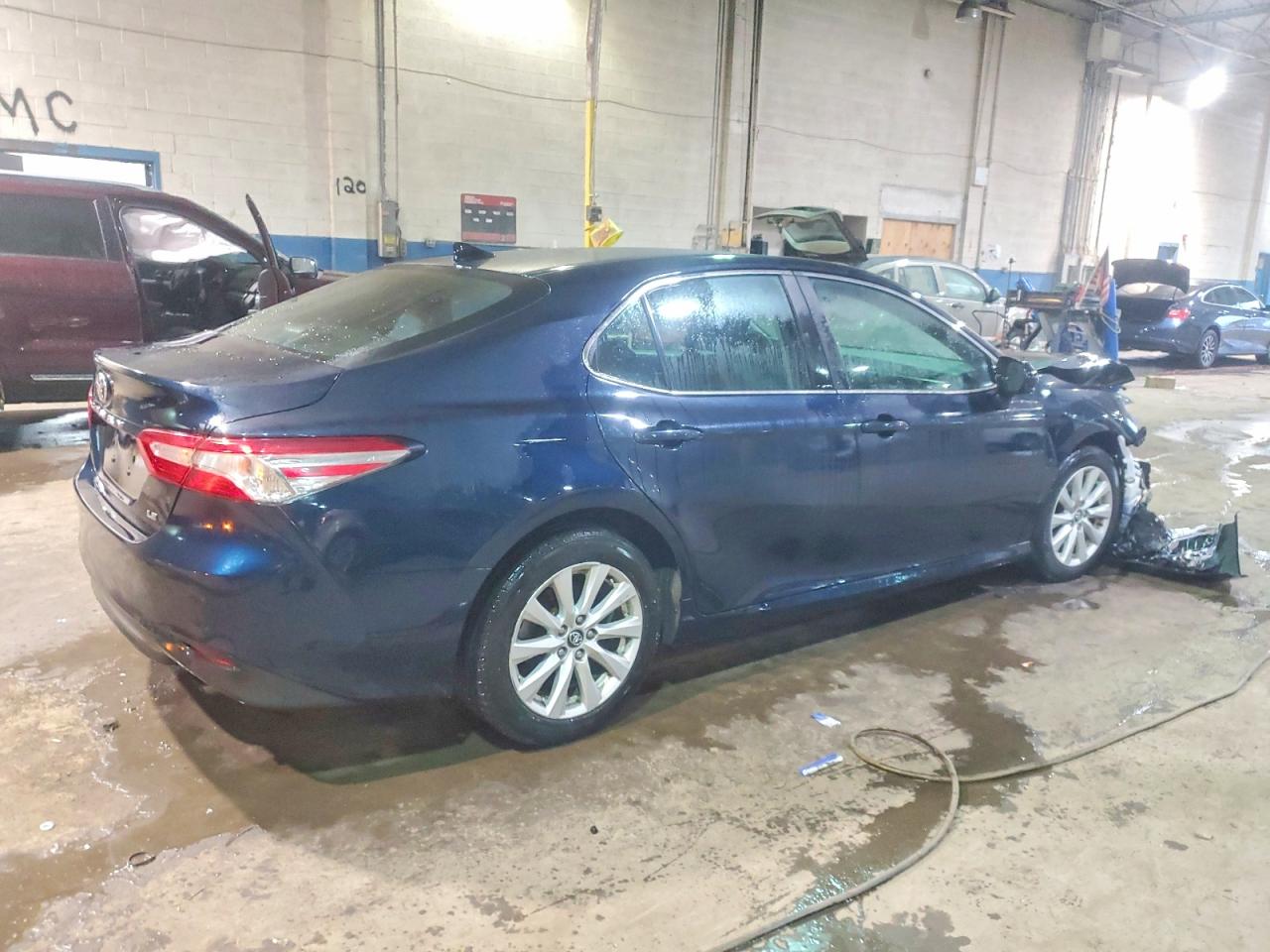 2019 TOYOTA CAMRY LE photo 3