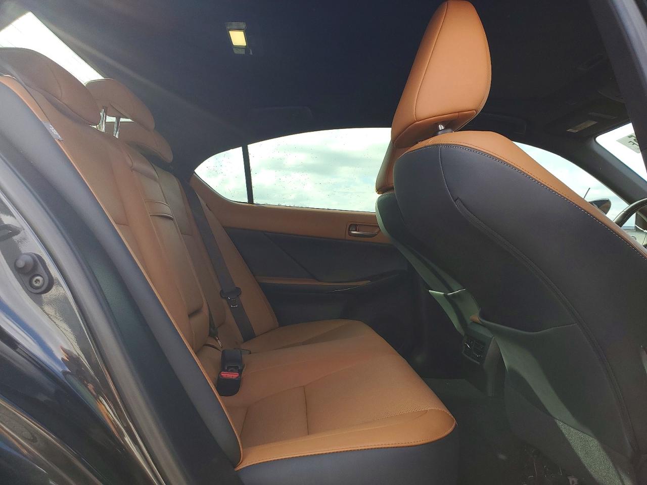 2021 LEXUS IS 300 photo 10