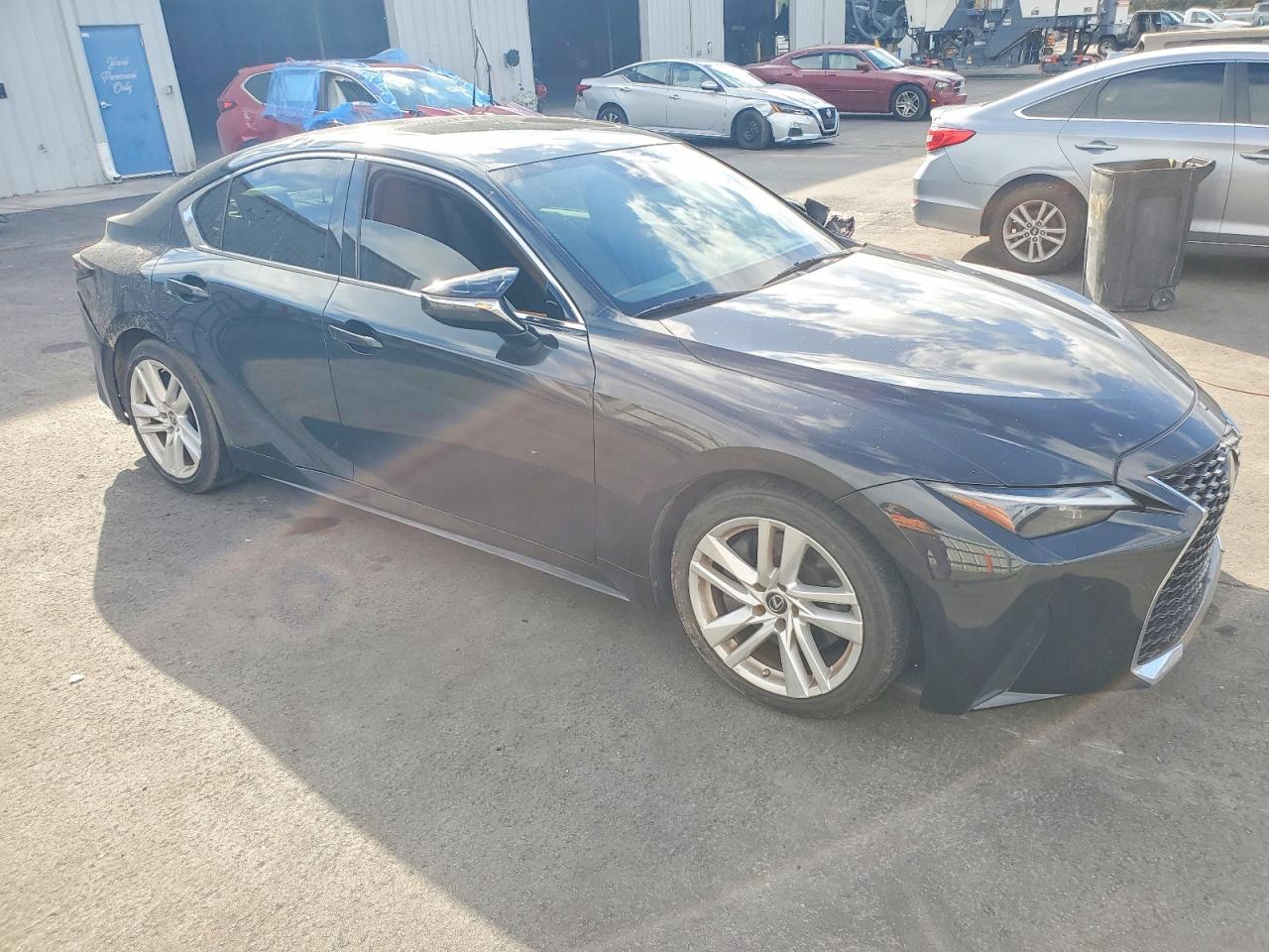 2021 LEXUS IS 300 photo 4