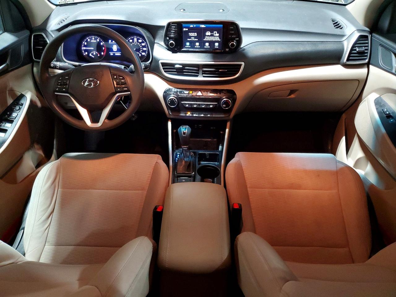 2019 HYUNDAI TUCSON SE photo 8