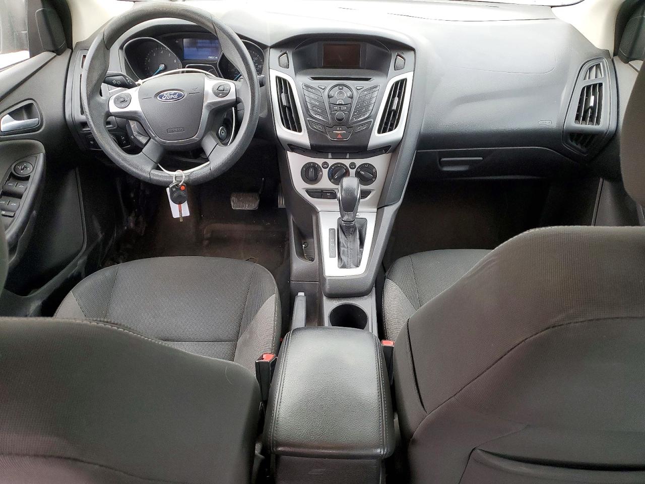 2014 FORD FOCUS SE photo 8