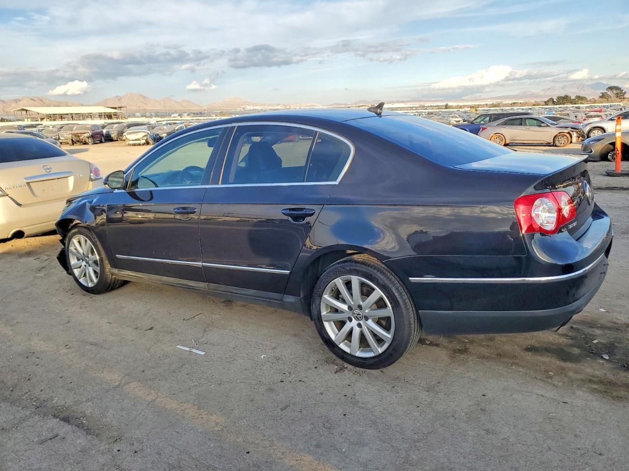 2010 VOLKSWAGEN PASSAT KOMFORT photo 2