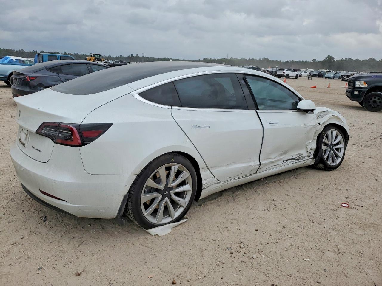 2018 TESLA MODEL 3 photo 5