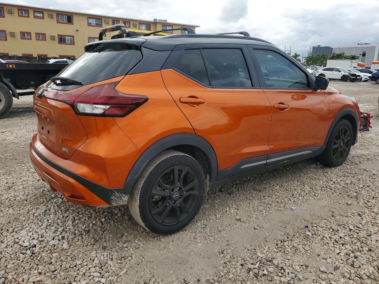 2023 NISSAN KICKS SR photo 3