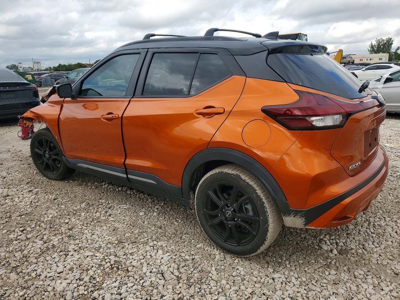 2023 NISSAN KICKS SR photo 2