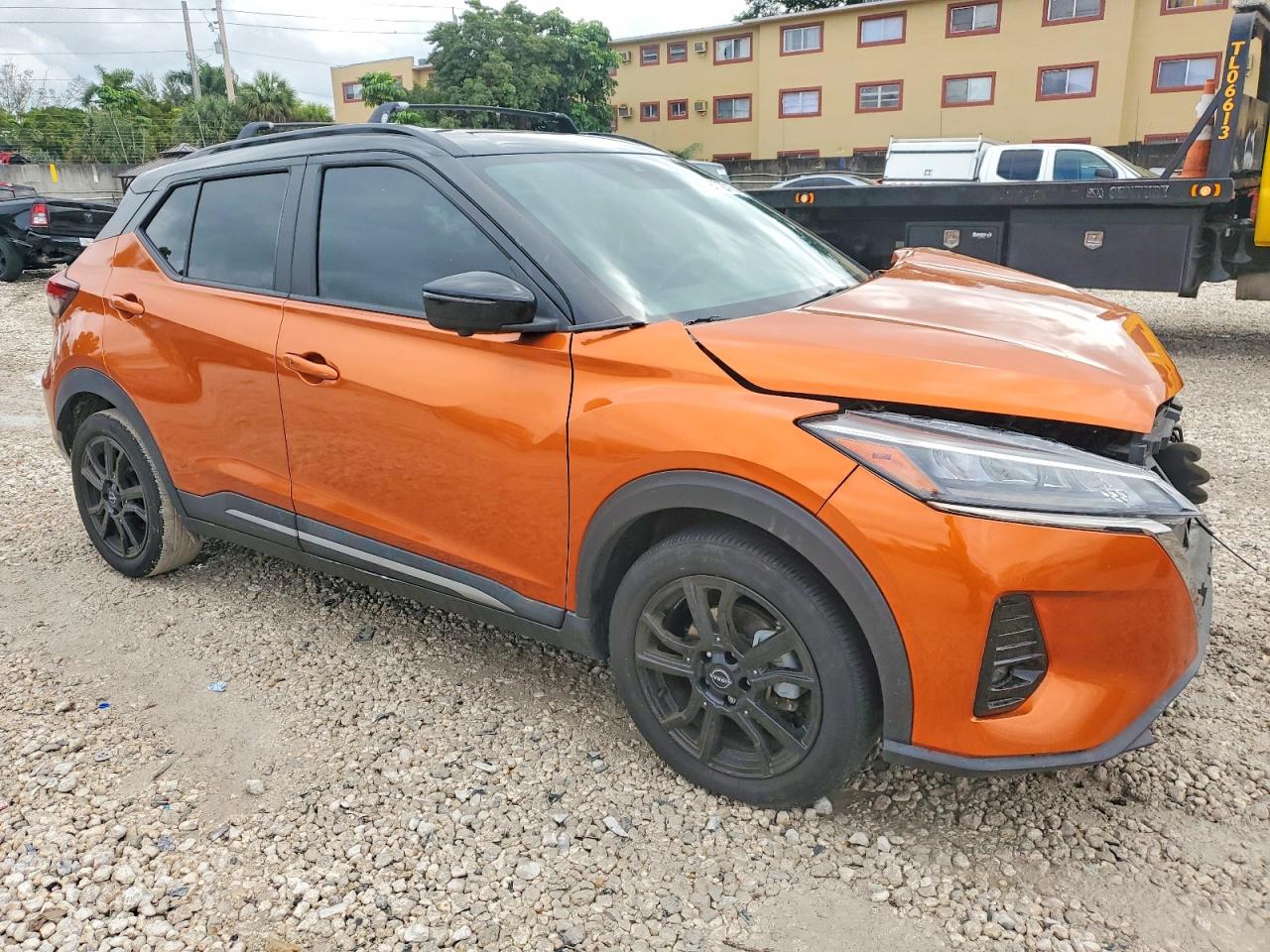 2023 NISSAN KICKS SR photo 4
