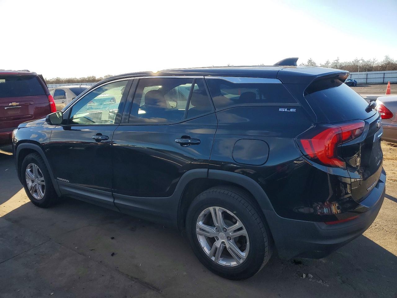 2018 GMC TERRAIN SLE photo 2