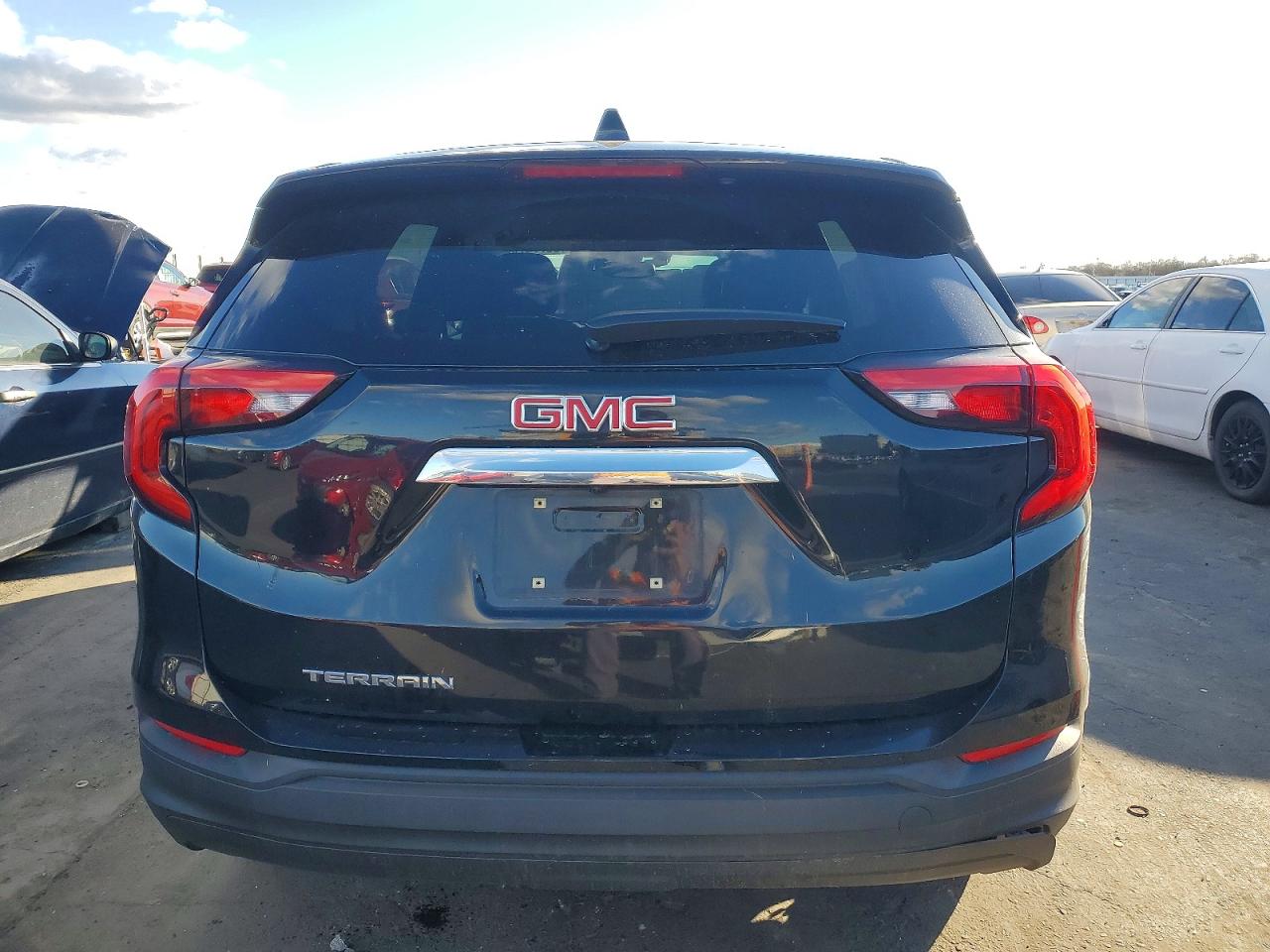 2018 GMC TERRAIN SLE photo 6