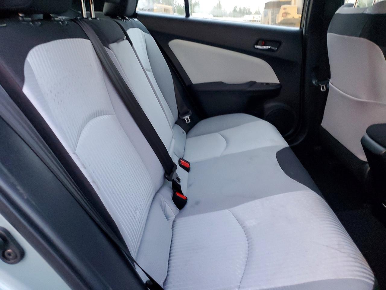 2018 TOYOTA PRIUS photo 19