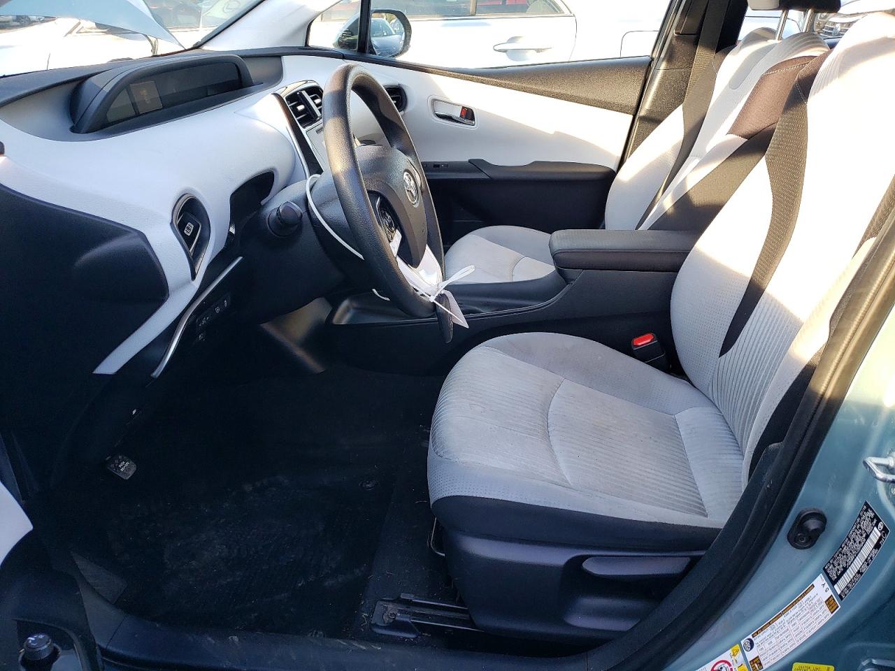 2018 TOYOTA PRIUS photo 13