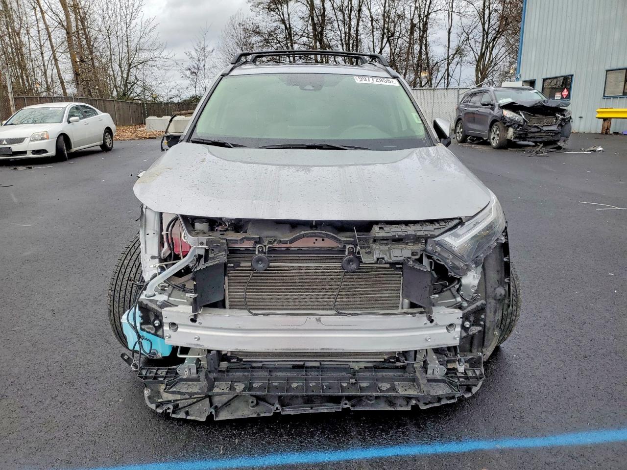 2024 TOYOTA RAV4 XLE PREMIUM photo 5