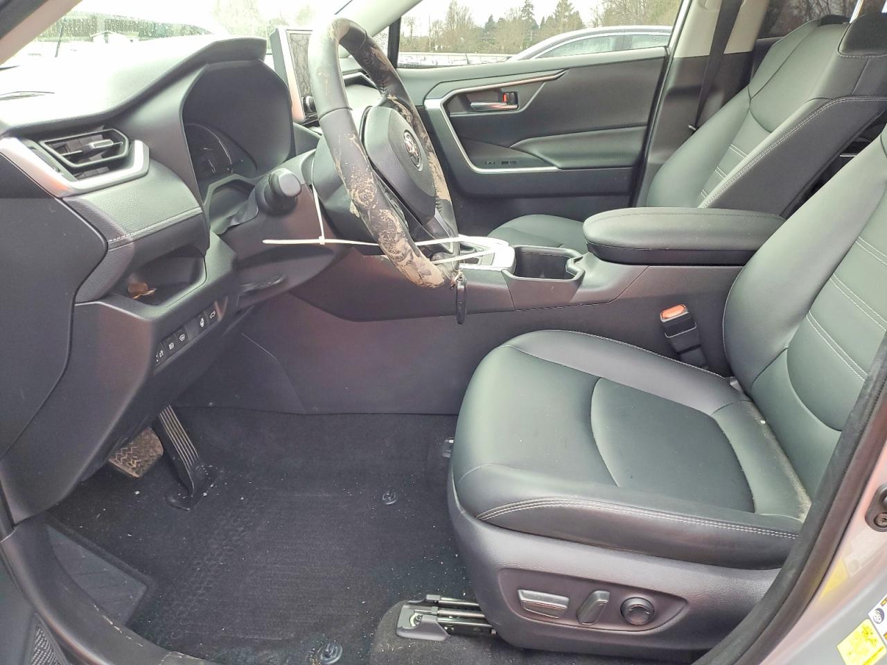 2024 TOYOTA RAV4 XLE PREMIUM photo 7