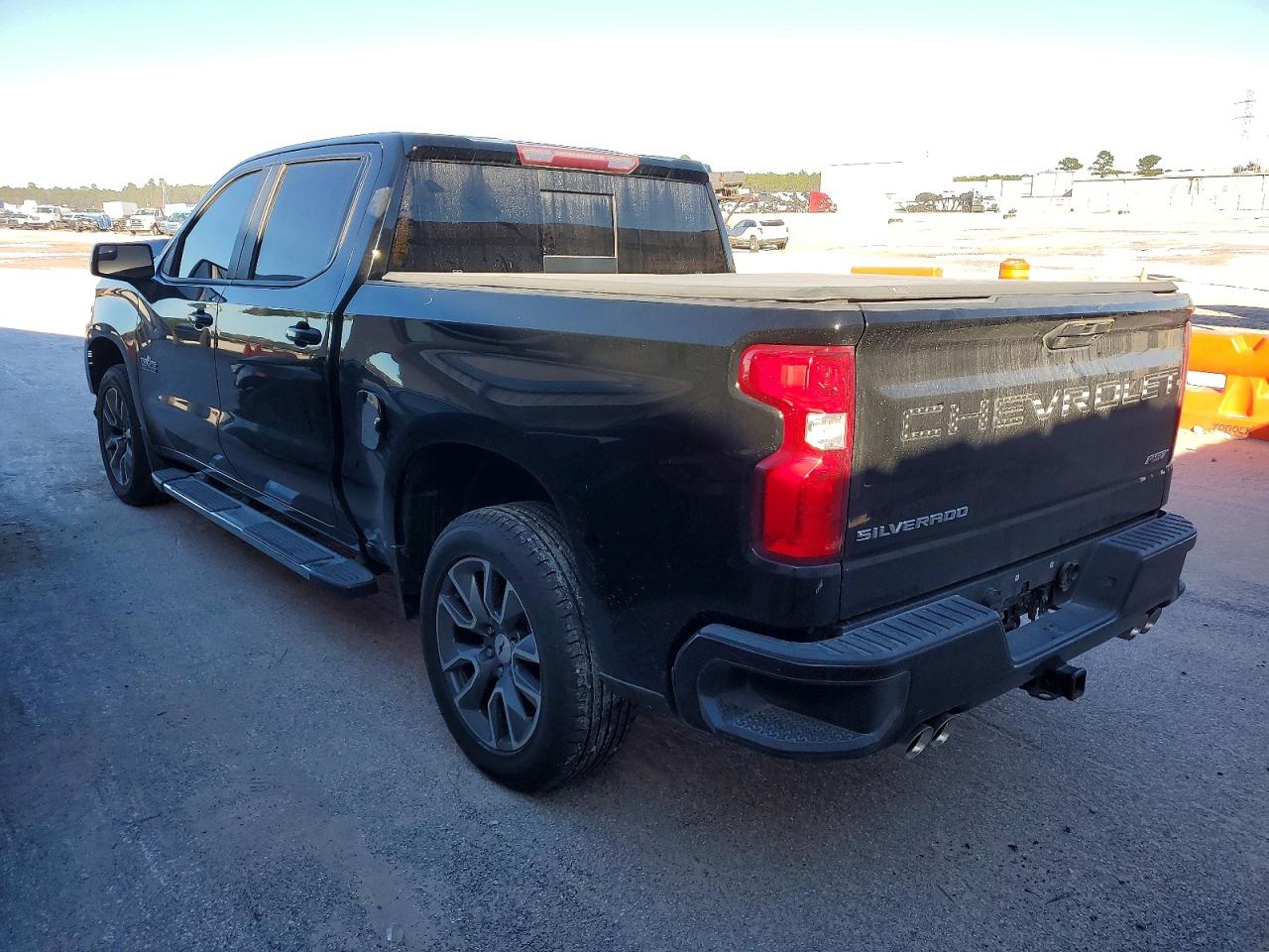 2021 CHEVROLET SILVERADO K1500 RST photo 2