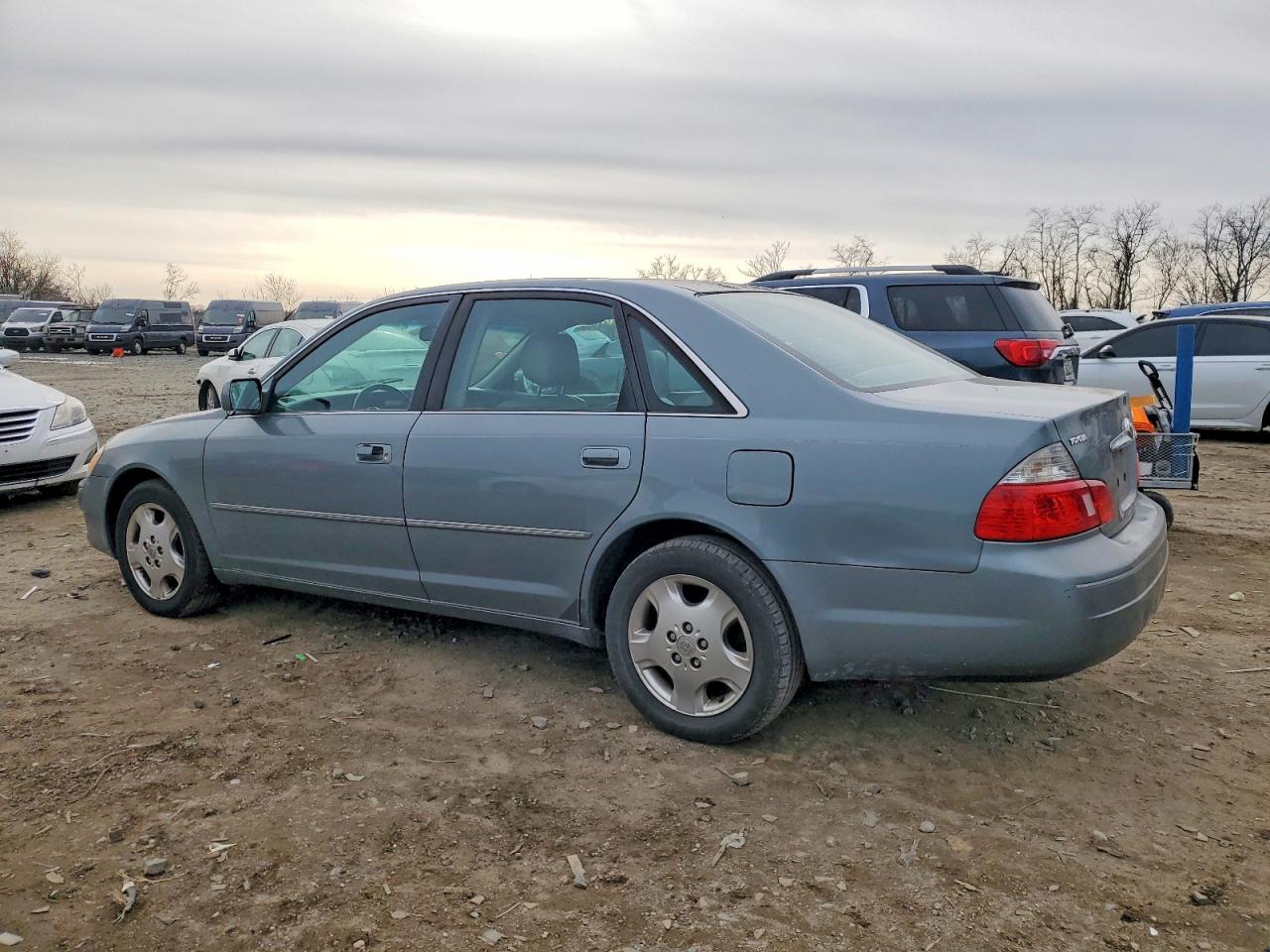 2003 TOYOTA AVALON photo 3