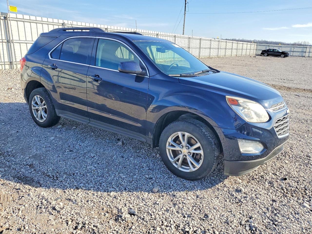2017 CHEVROLET EQUINOX LT photo 4
