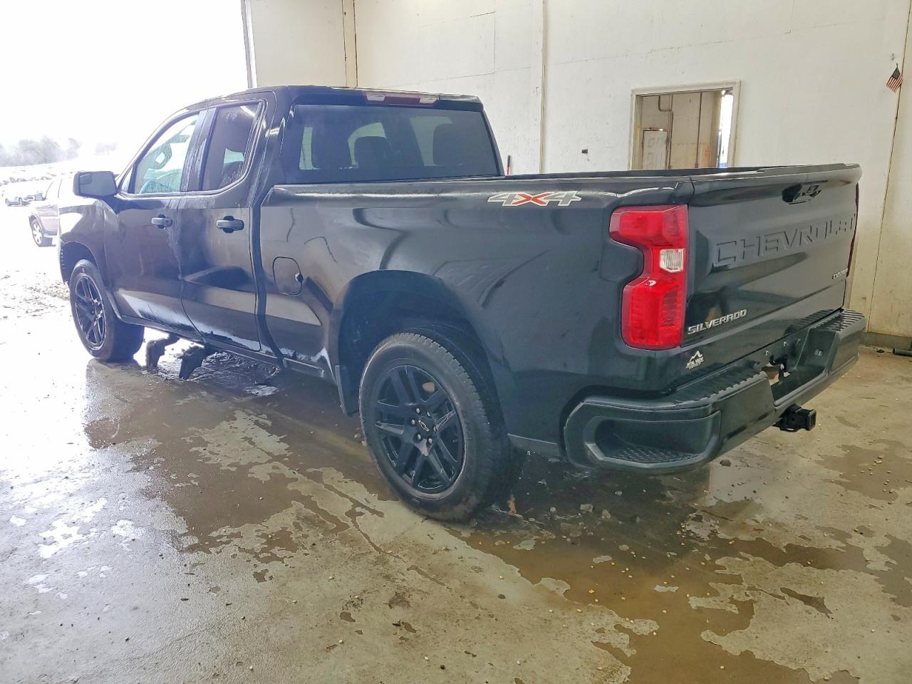 2024 CHEVROLET SILVERADO K1500 CUSTOM photo 2