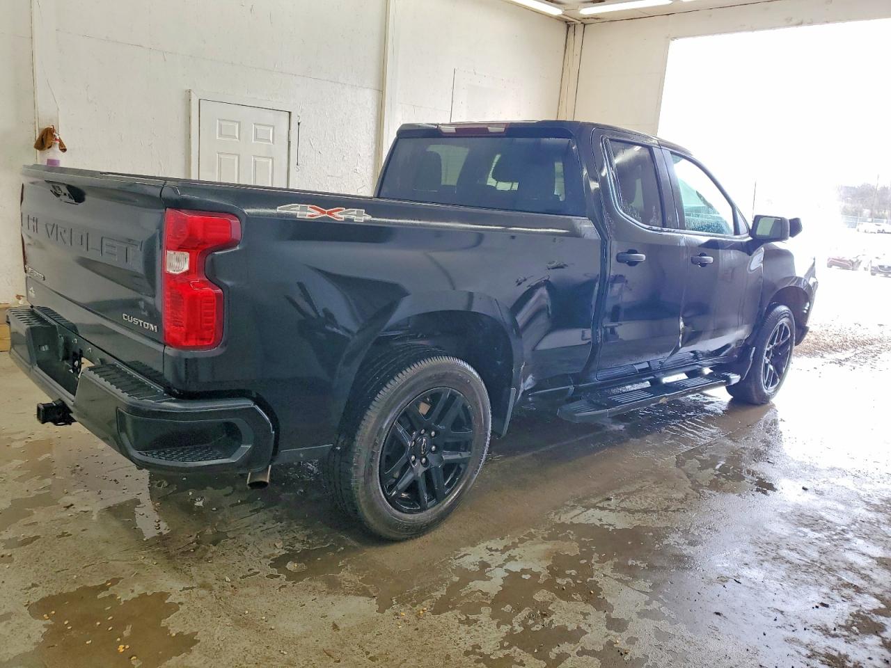 2024 CHEVROLET SILVERADO K1500 CUSTOM photo 3