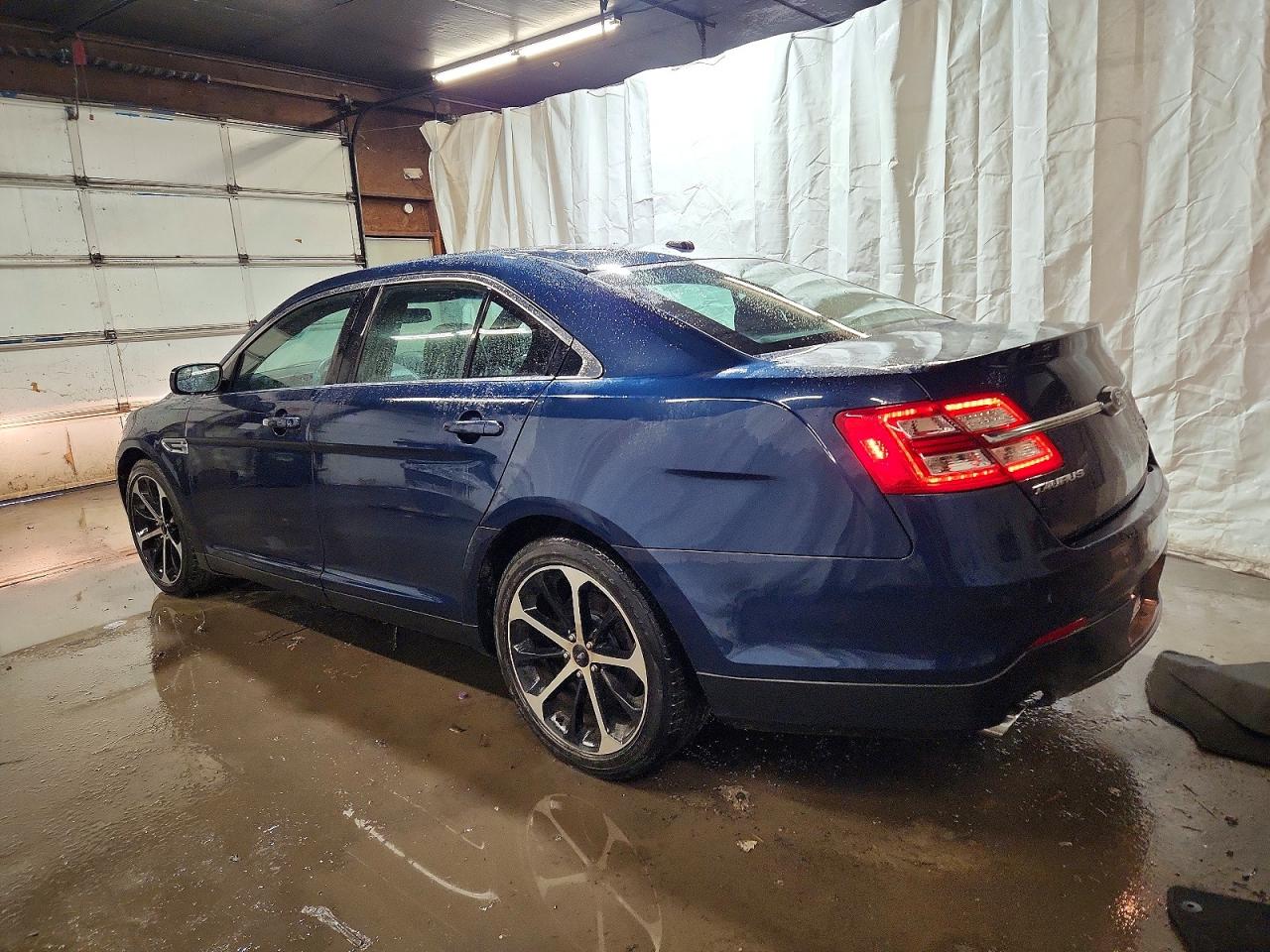 2016 FORD TAURUS SEL photo 2
