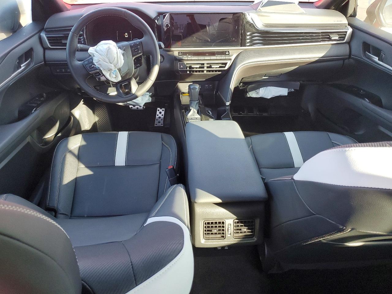 2025 TOYOTA CAMRY XSE photo 8