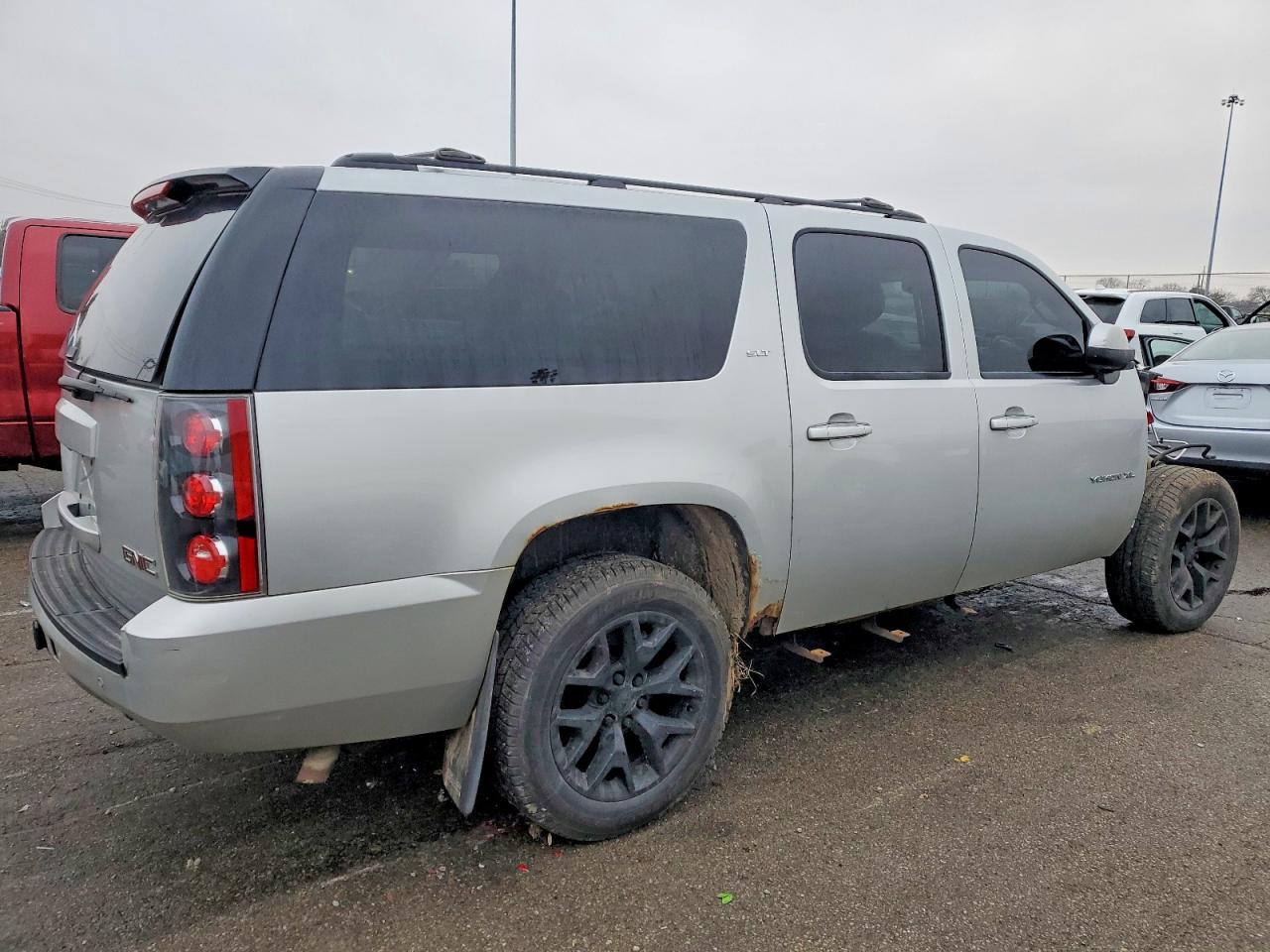 2010 GMC YUKON XL K1500 SLT photo 3