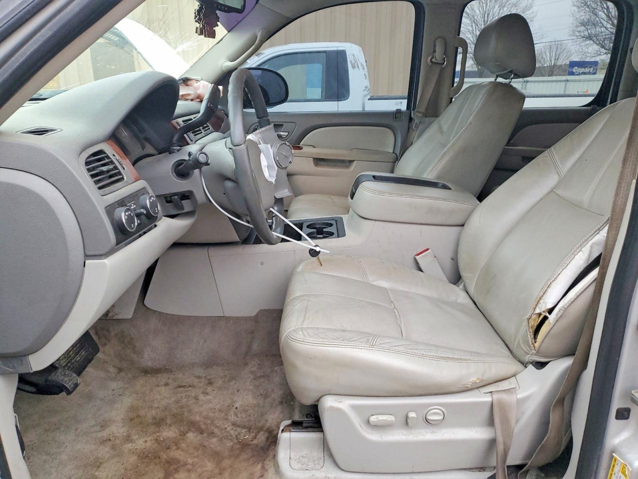 2010 GMC YUKON XL K1500 SLT photo 7