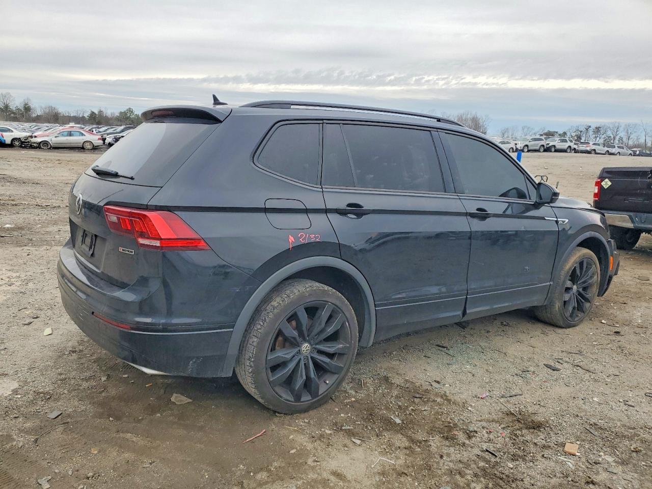 2021 VOLKSWAGEN TIGUAN SE photo 5