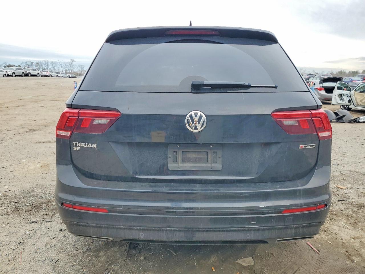 2021 VOLKSWAGEN TIGUAN SE photo 11