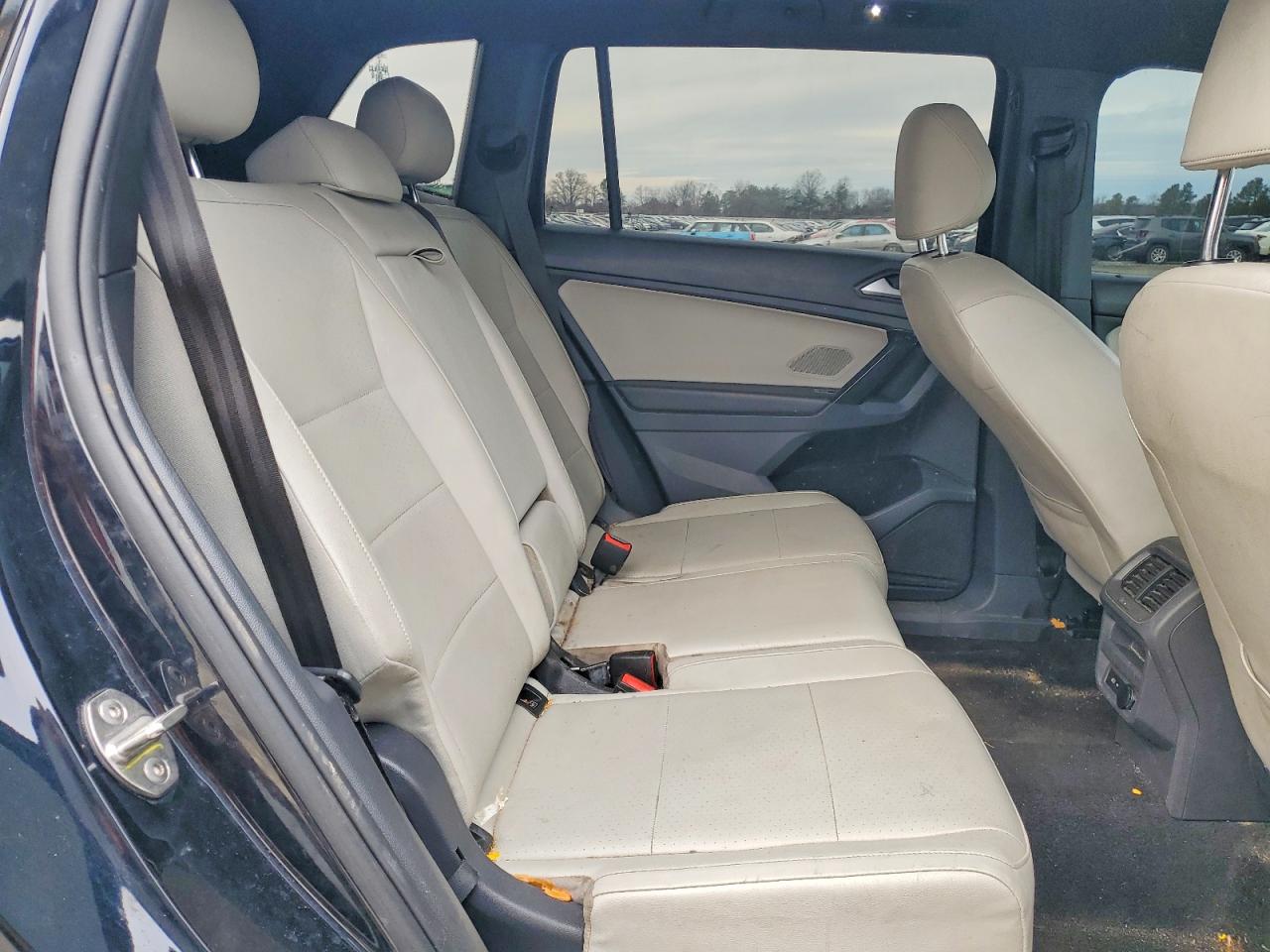 2021 VOLKSWAGEN TIGUAN SE photo 21