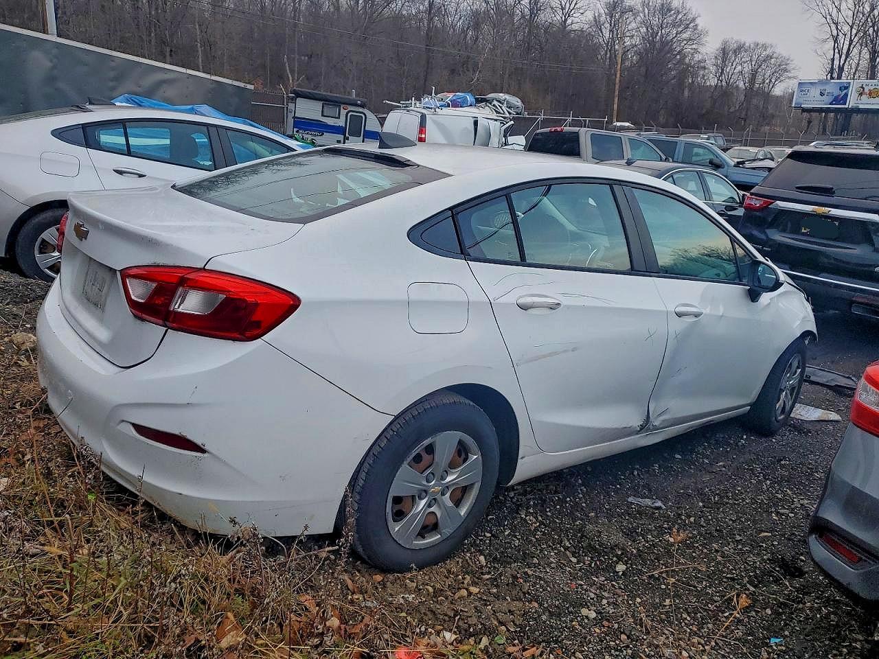 2016 CHEVROLET CRUZE LS photo 3