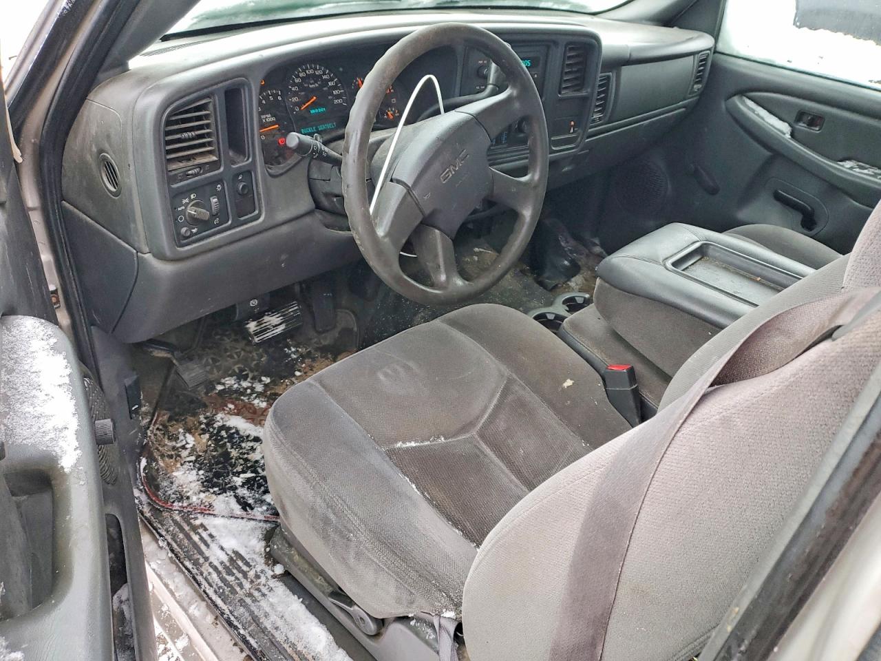 2004 GMC NEW SIERRA C1500 photo 8