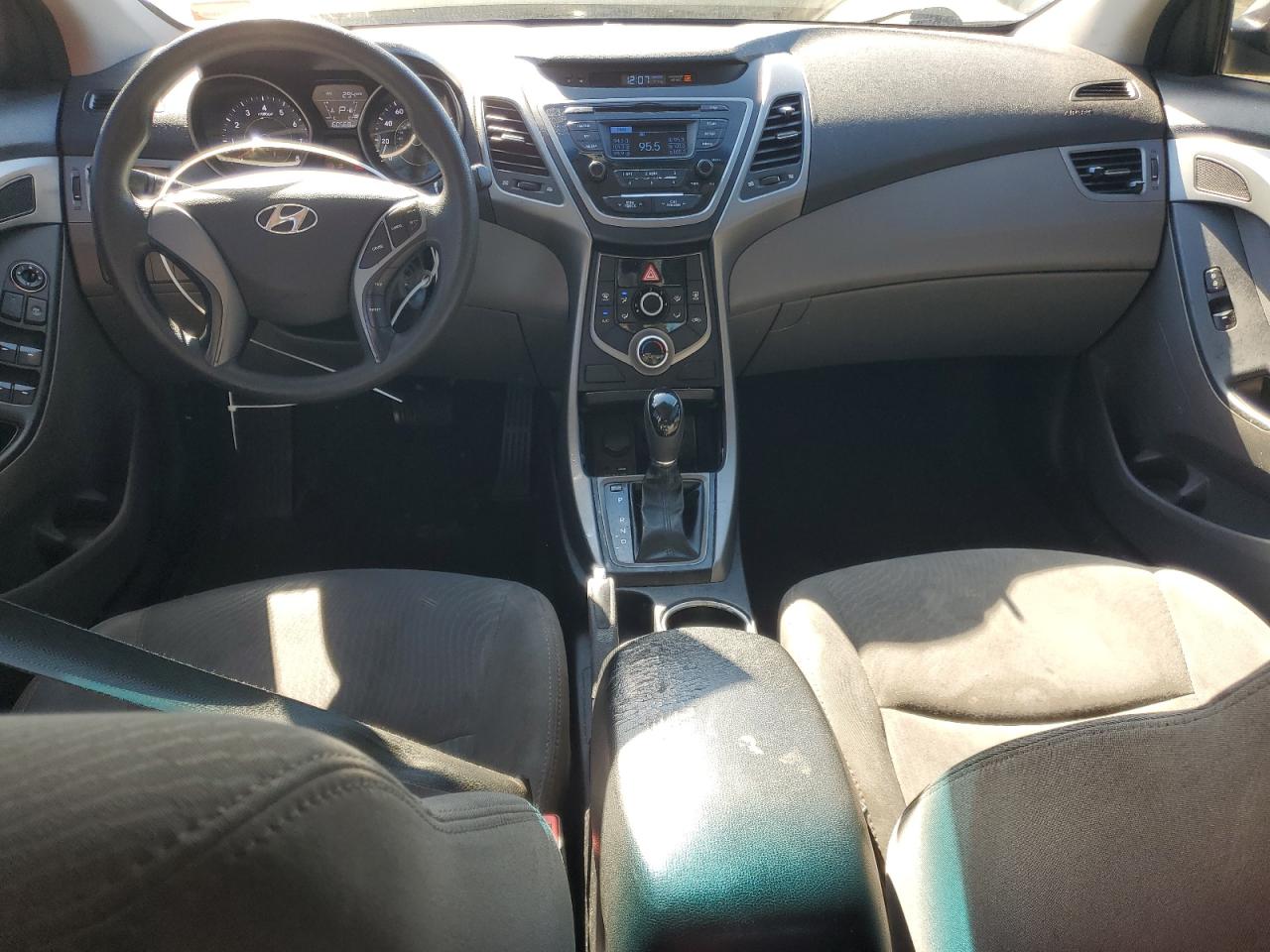 2016 HYUNDAI ELANTRA SE photo 8