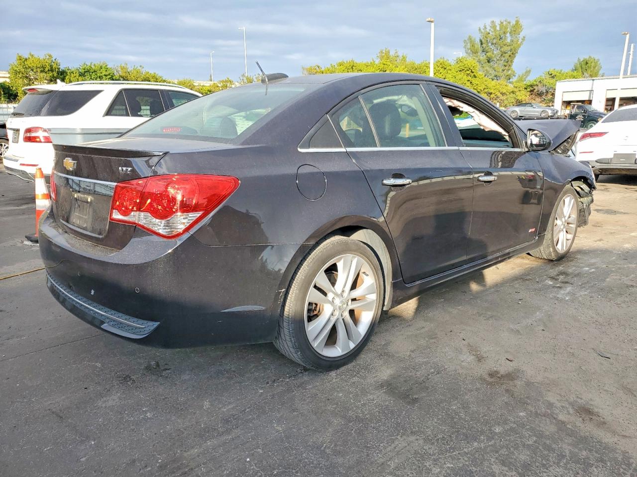 2016 CHEVROLET CRUZE LIMITED LTZ photo 3