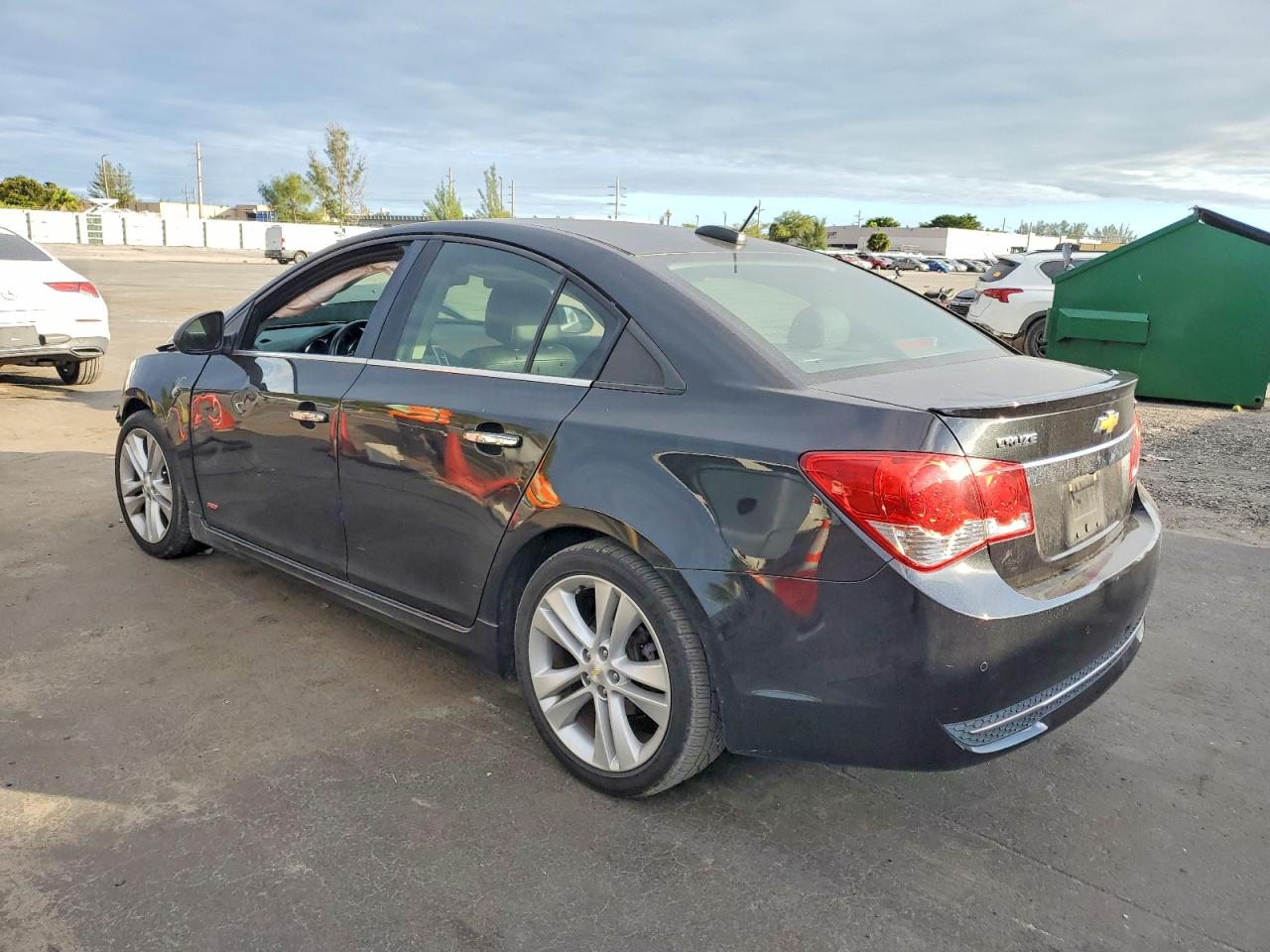 2016 CHEVROLET CRUZE LIMITED LTZ photo 2