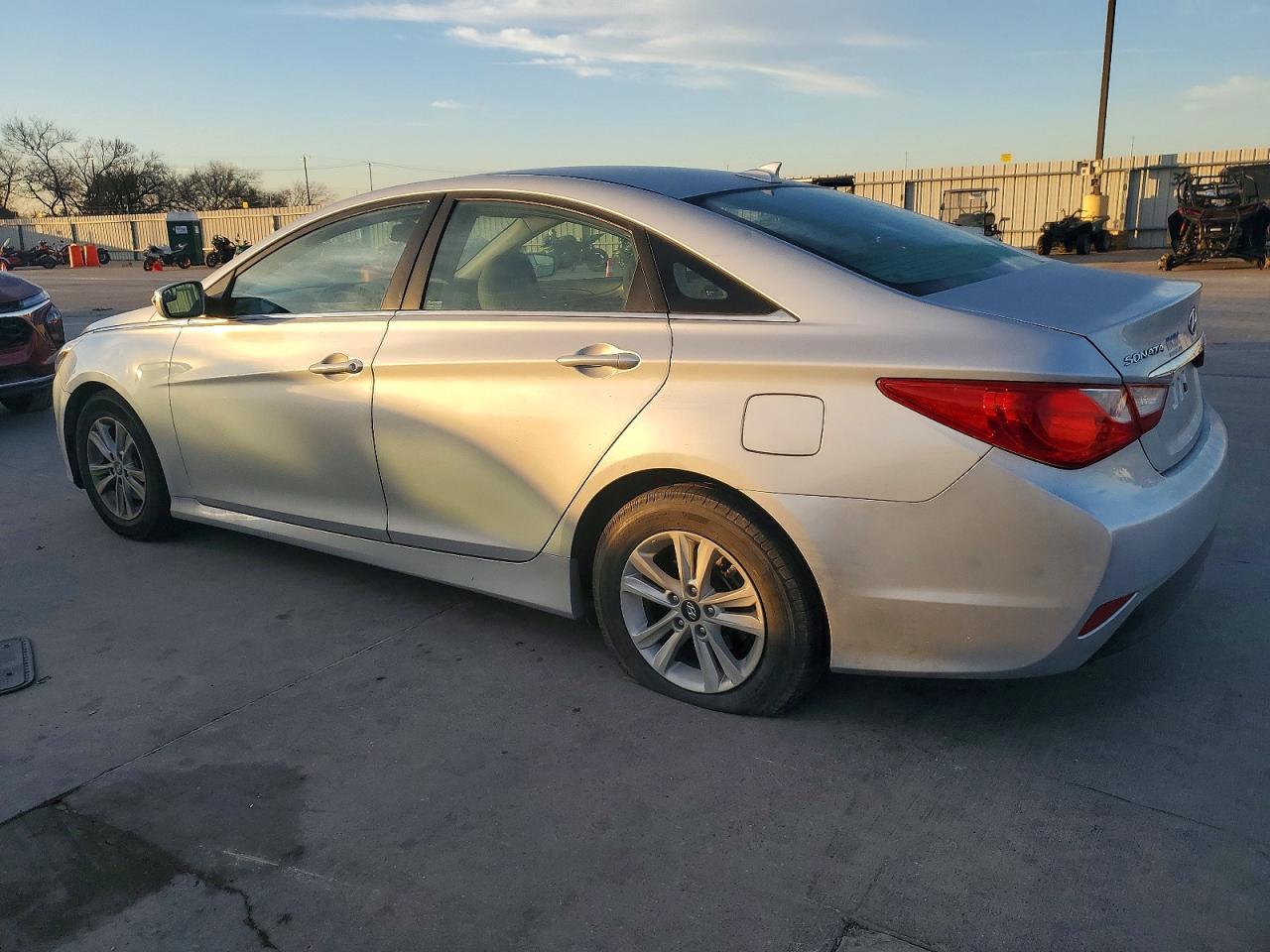 2014 HYUNDAI SONATA GLS photo 2