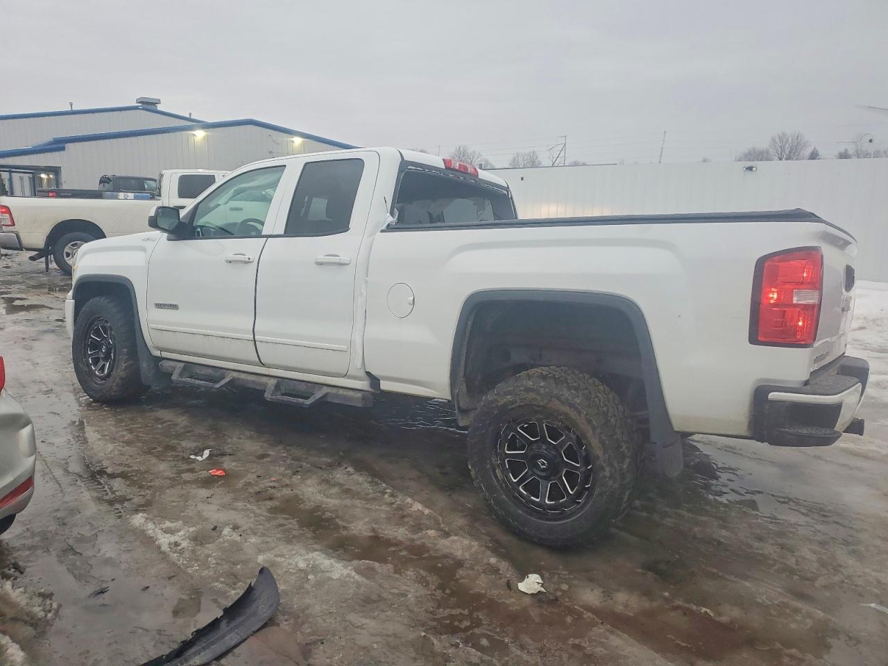 2017 GMC SIERRA K1500 SLE photo 2
