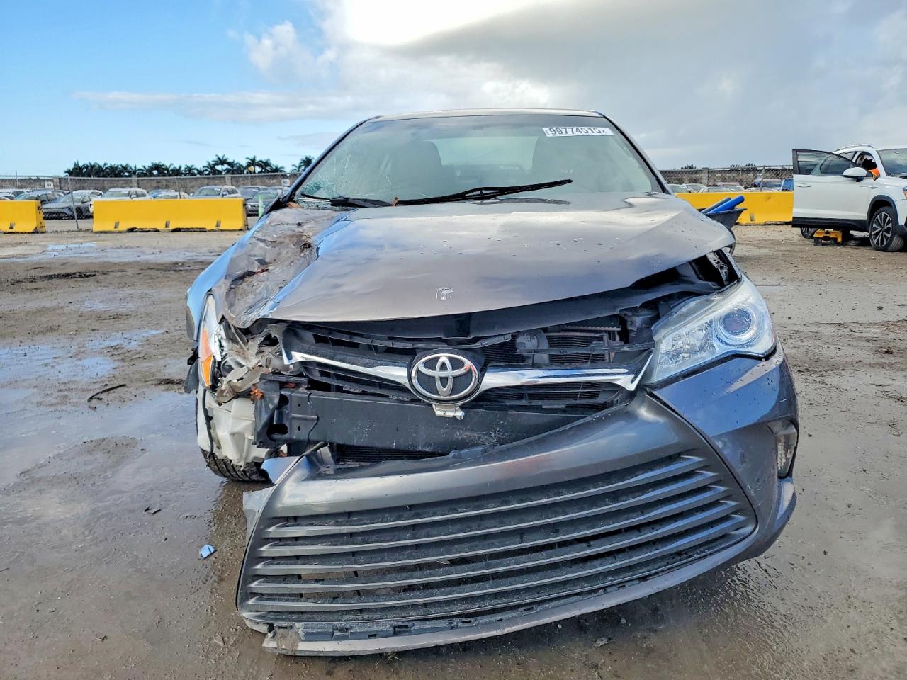 2016 TOYOTA CAMRY LE photo 5