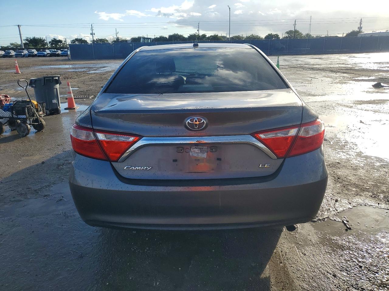 2016 TOYOTA CAMRY LE photo 6