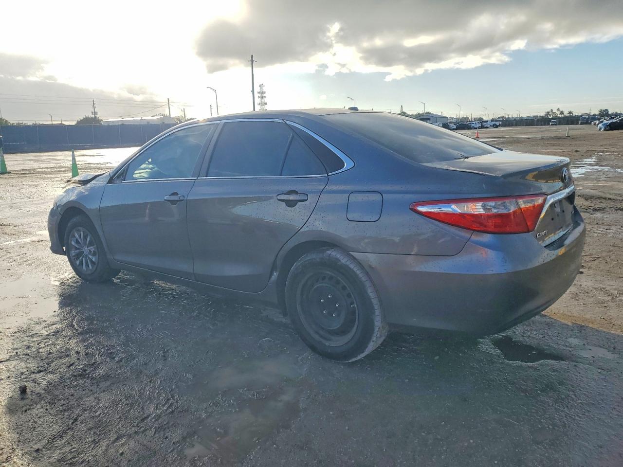 2016 TOYOTA CAMRY LE photo 2