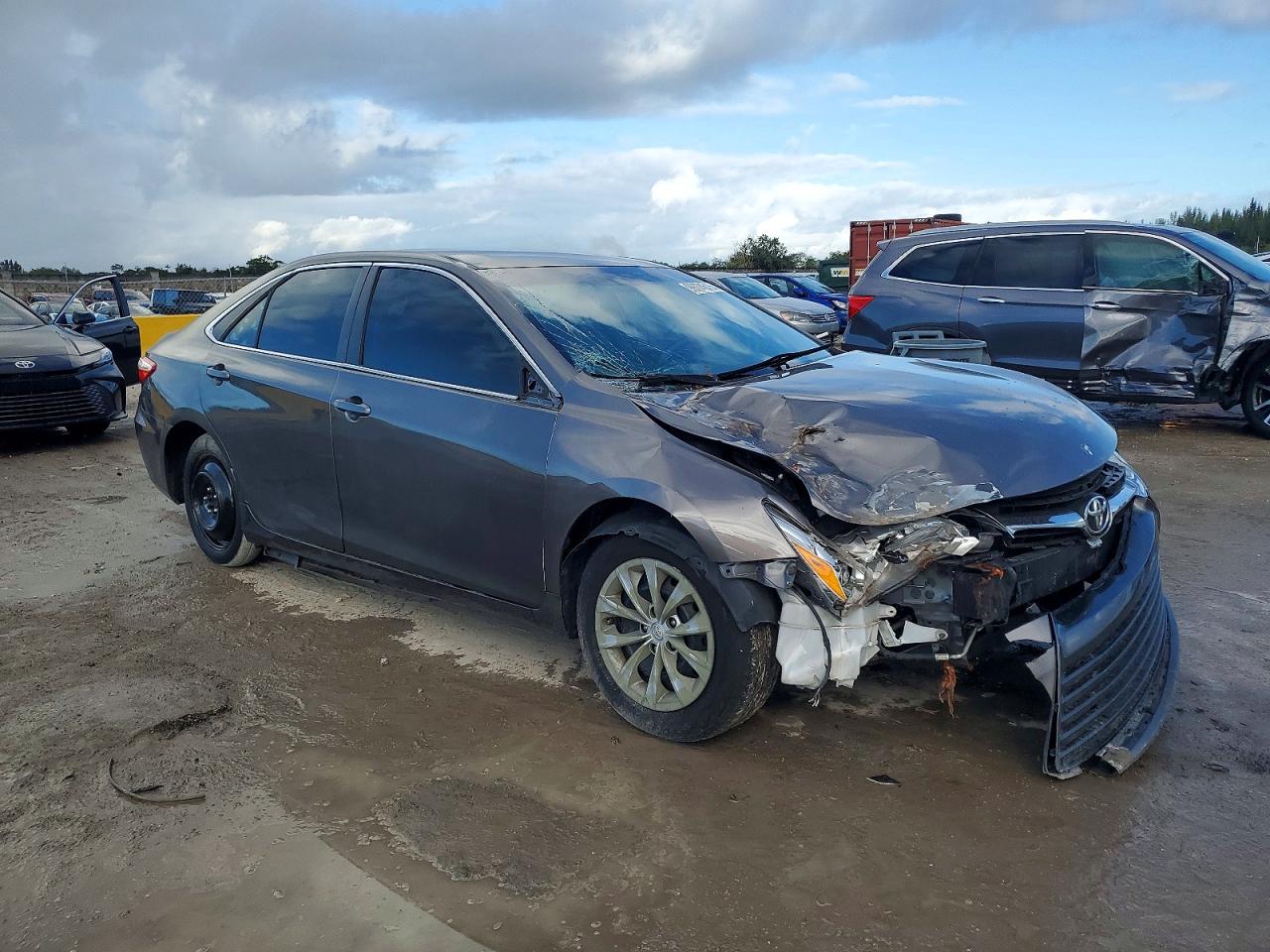 2016 TOYOTA CAMRY LE photo 4