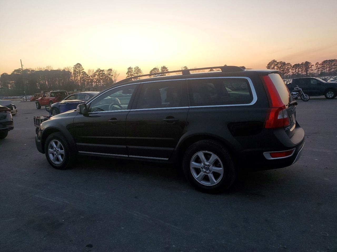 2010 VOLVO XC70 3.2 photo 2
