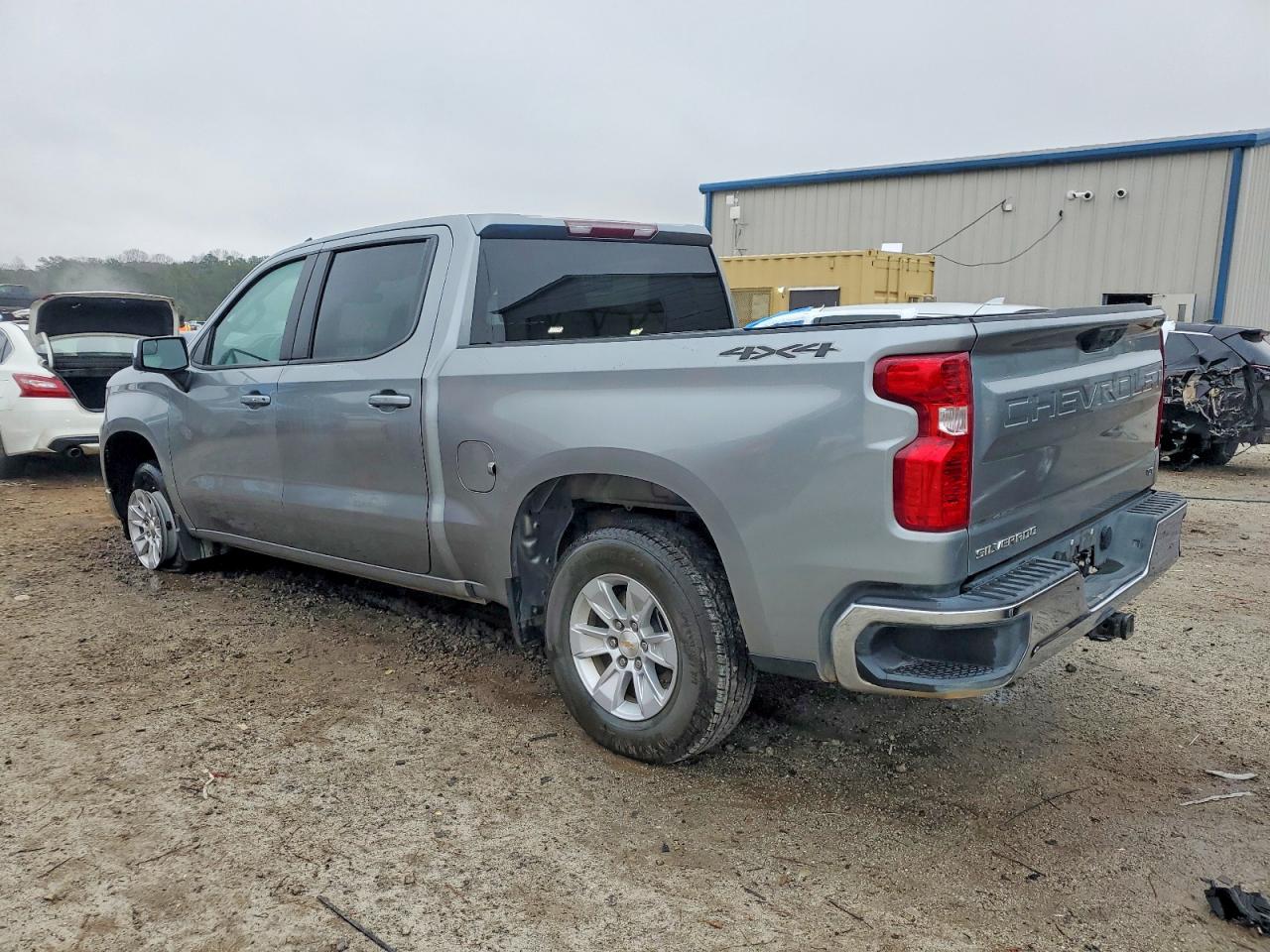 2025 CHEVROLET SILVERADO K1500 LT photo 2