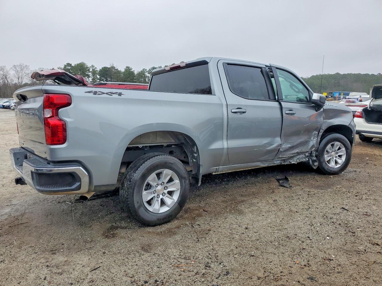 2025 CHEVROLET SILVERADO K1500 LT photo 3
