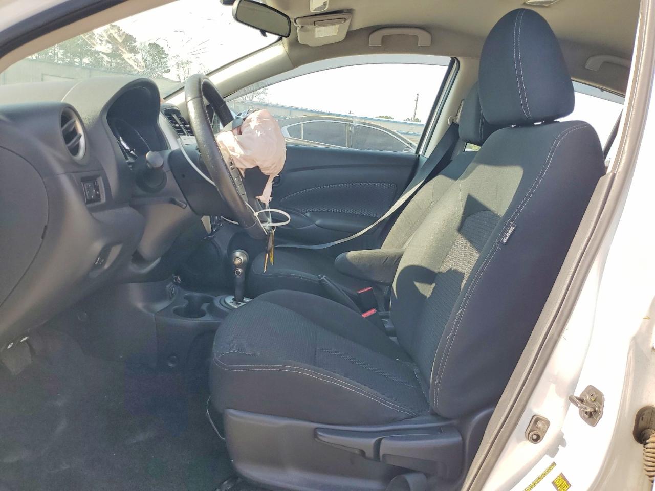 2018 NISSAN VERSA photo 7
