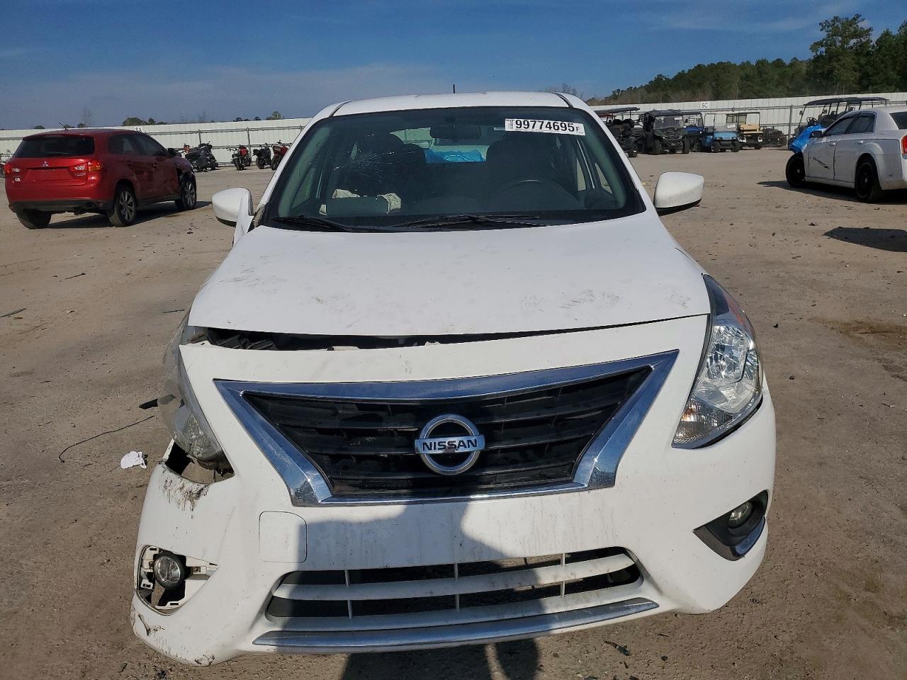 2018 NISSAN VERSA photo 5