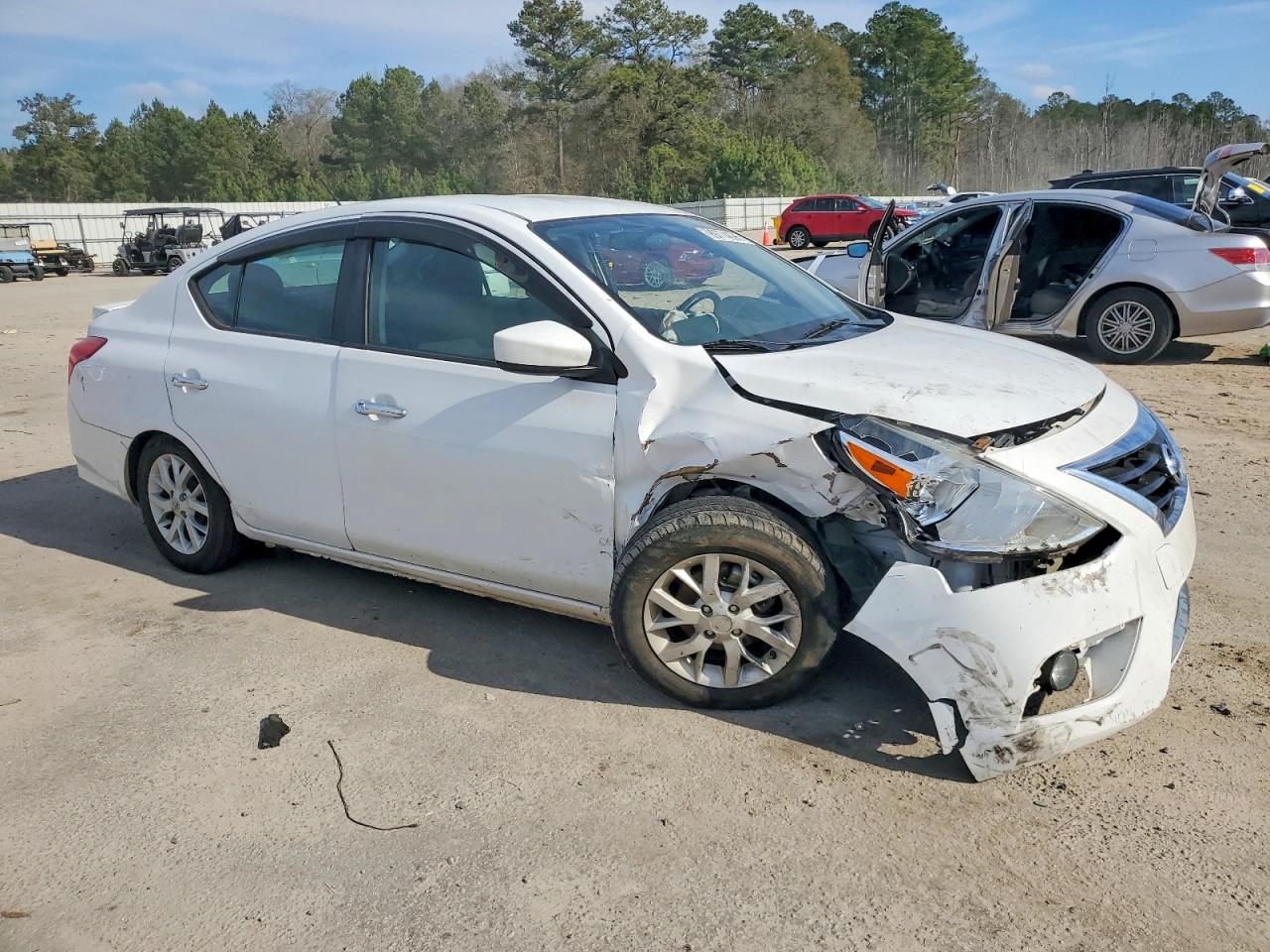 2018 NISSAN VERSA photo 4