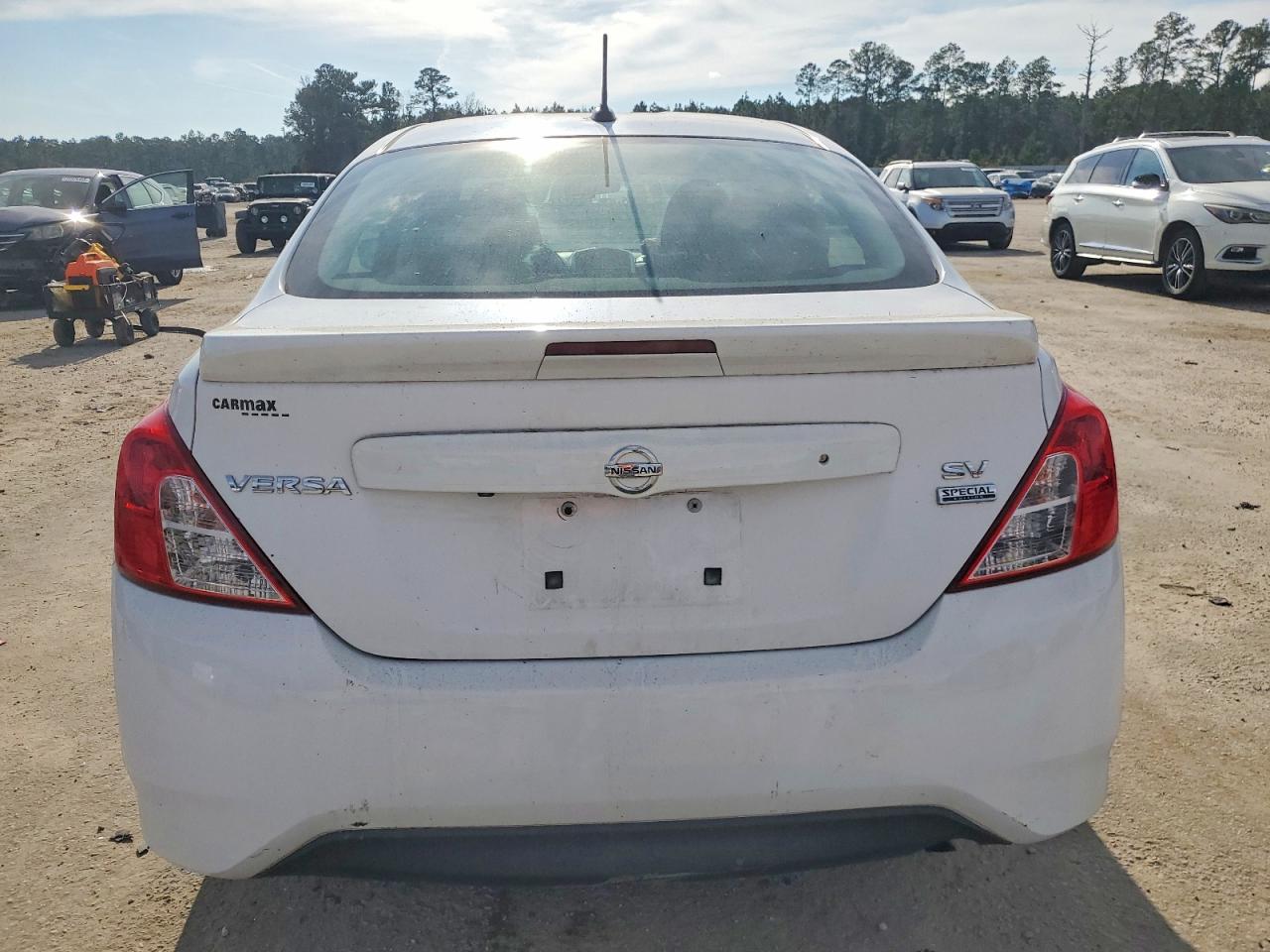 2018 NISSAN VERSA photo 6