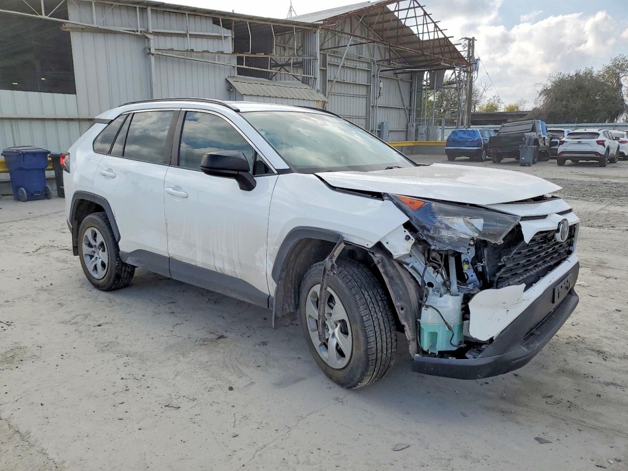 2021 TOYOTA RAV4 LE photo 4