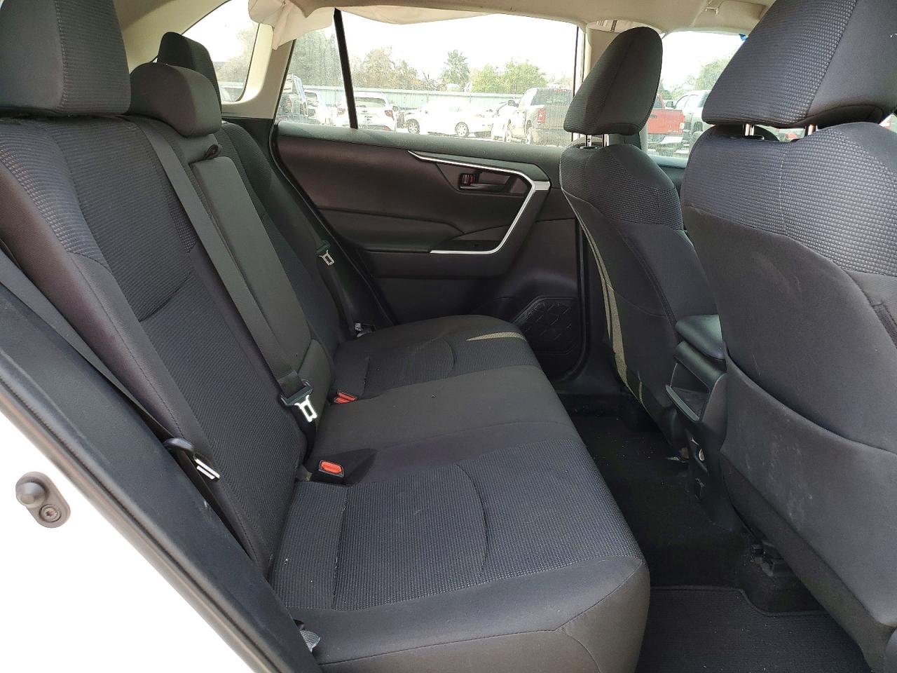 2021 TOYOTA RAV4 LE photo 10